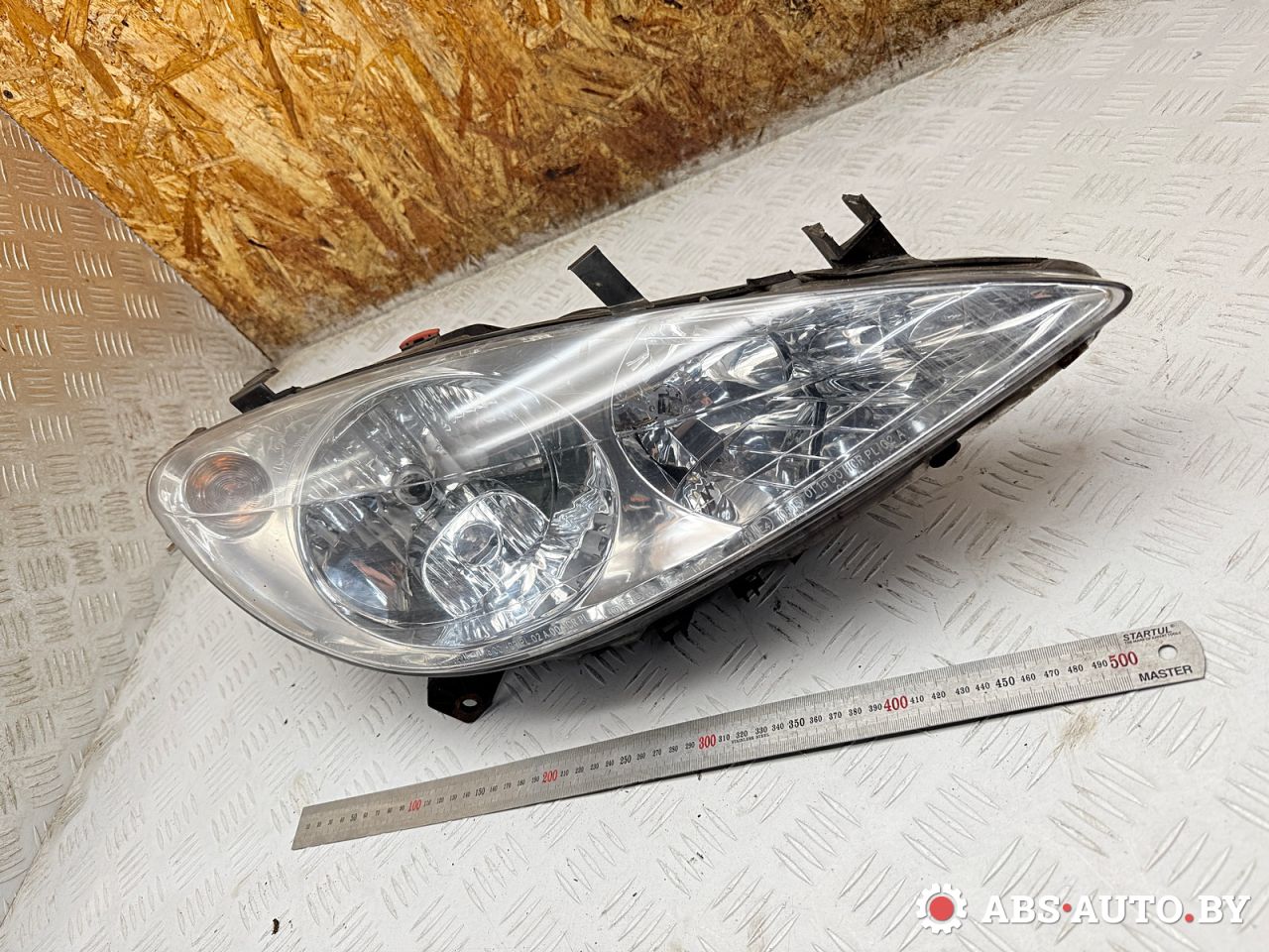 фара правая Peugeot 307 1 поколение 2003, 2.0 л., RHY (DW10TD), дизель, МКПП, хетчбэк 5 дв., 5501135R, 085501128R - фото №1