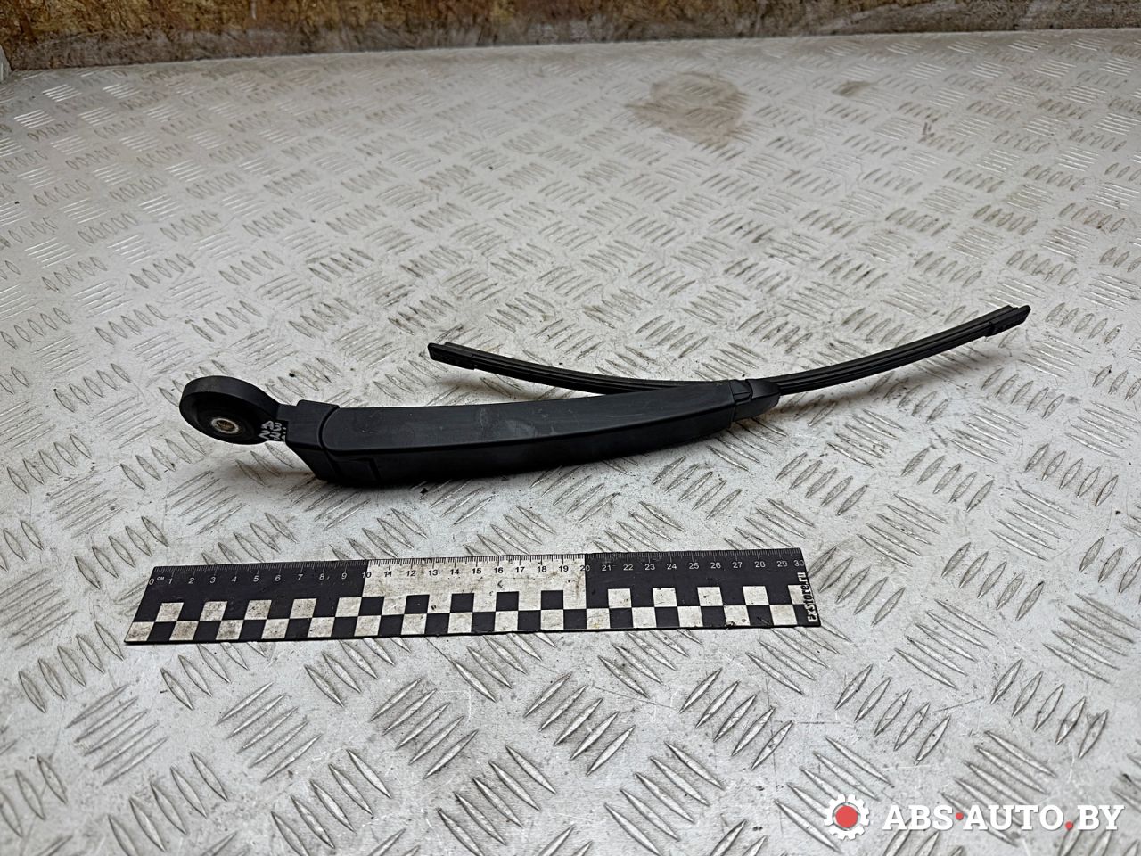 щеткодержатель задний Volkswagen Touareg 1 поколение 2006, 2.5 л., BAC, дизель, МКПП, внедорожник 5 дв., 7L6955707 - фото №1