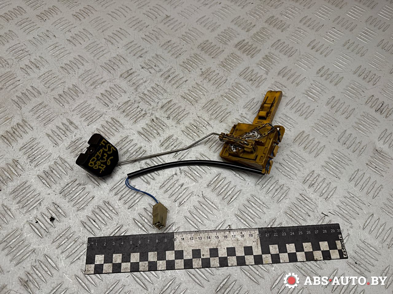 датчик уровня топлива Volkswagen Touareg 1 поколение 2006, 2.5 л., BAC, дизель, МКПП, внедорожник 5 дв., 7L6919673B, 221842003005 - фото №1