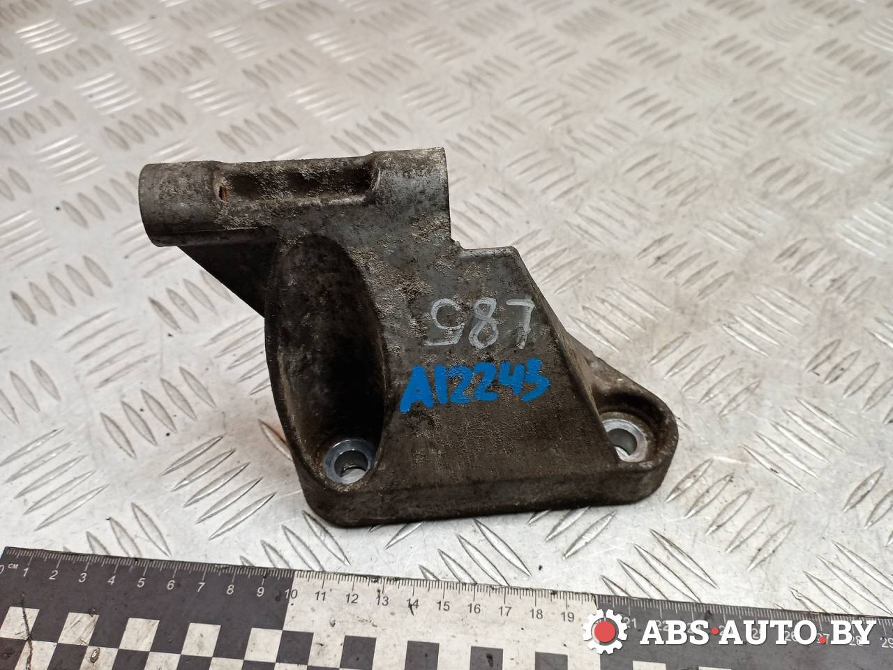 кронштейн генератора Nissan Primera P12 2006, 2.2 л., дизель, МКПП, хетчбэк 5 дв. - фото №1