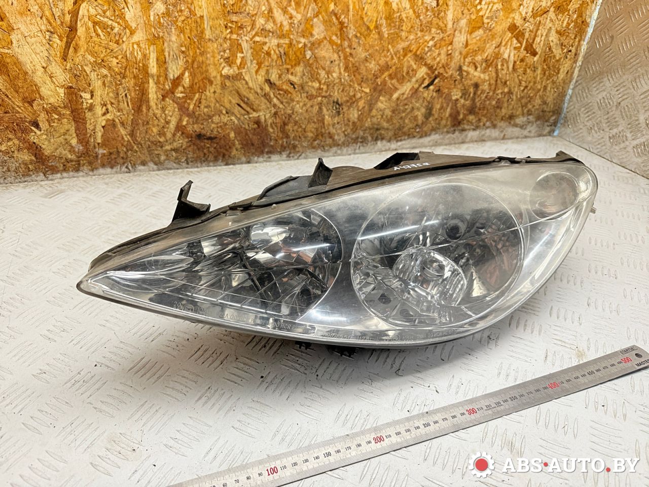 фара левая Peugeot 307 1 поколение 2003, 2.0 л., RHY (DW10TD), дизель, МКПП, хетчбэк 5 дв., 5501135L, 085501128L - фото №1