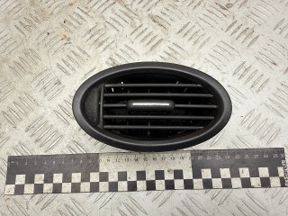 дефлектор обдува салона Mercedes-Benz A W168 1 поколение [рейстайлинг] (2001-2004) 2002, 1.7 л., OM 668.942, дизель, МКПП, хетчбэк 5 дв., A1688300854