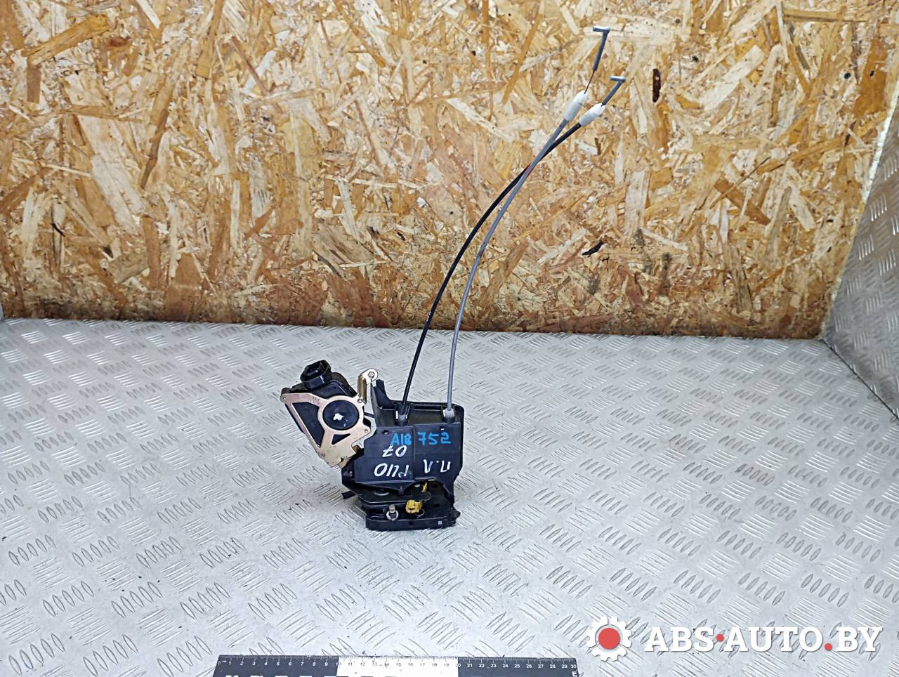 замок двери передней левой Kia Rio 2 поколение 2007 - фото №1