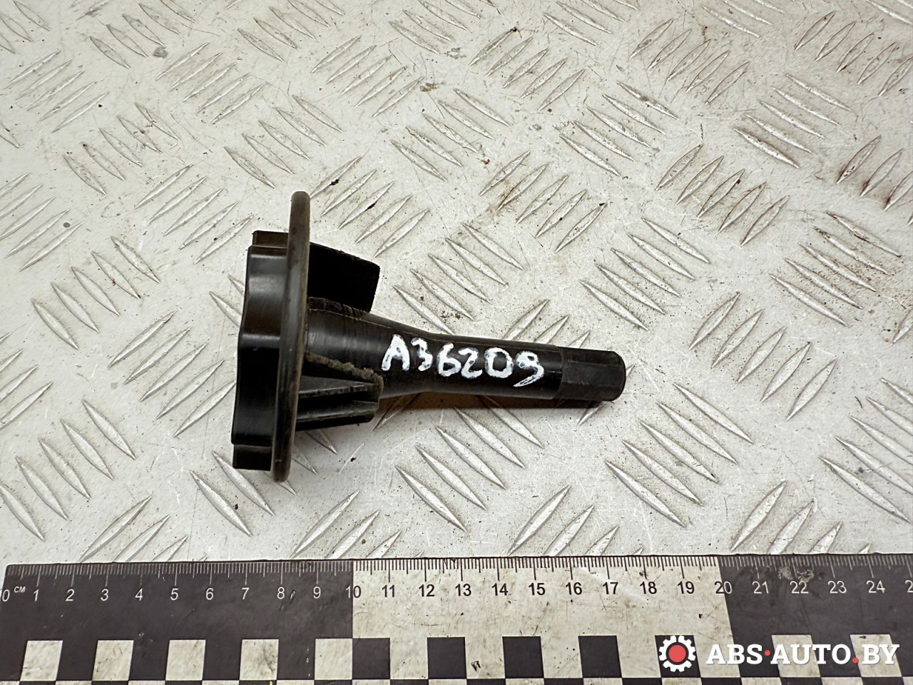 крепление запаски Renault Scenic 1 поколение 1997, 2.0 л., F3R 796, бензин, МКПП, 7703041034 - фото №1