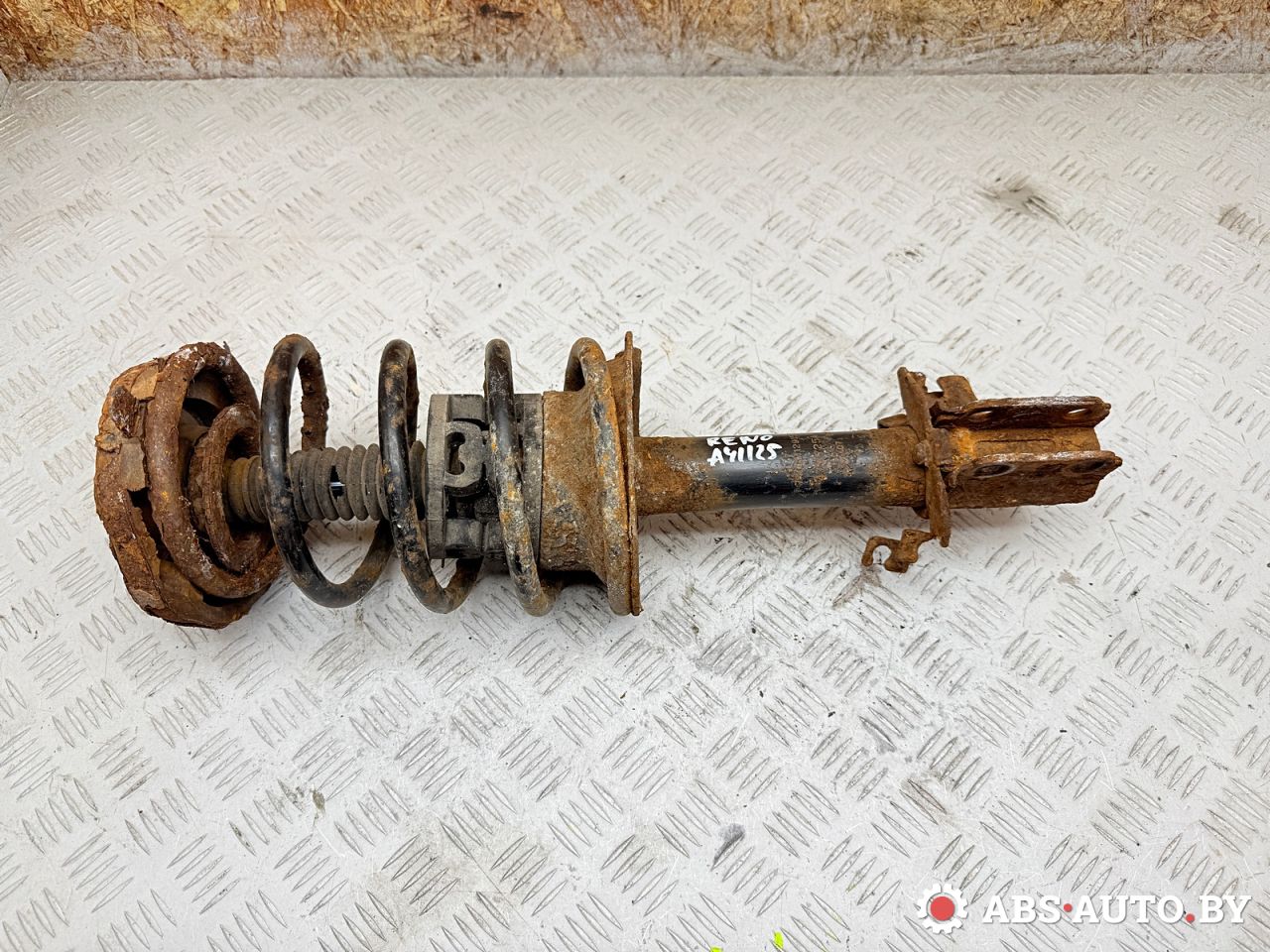 стойка передняя правая Renault Scenic 1 поколение (1996 - 1999), 1.6 л., K7M 702, бензин, МКПП, 7700412915, 7700836254 - фото №1