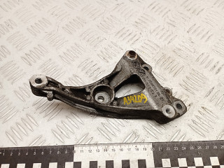 кронштейн компрессора кондиционера Mini Cooper 2 поколение 2010, 1.6 л., N16 B16 A, бензин, кабриолет, правый руль, V75807818001, V758078180