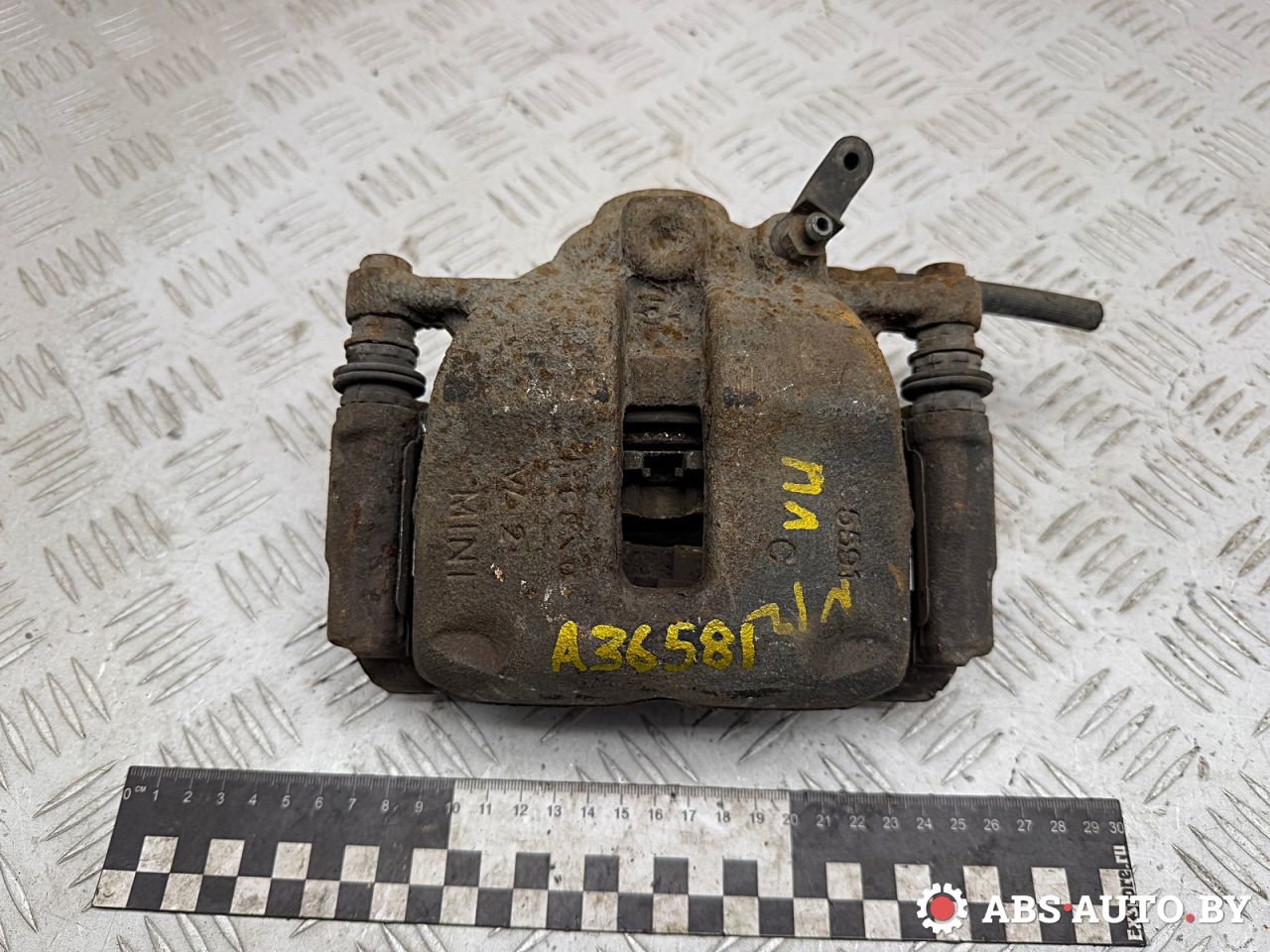 суппорт передний левый Mini Cooper 2 поколение 2010, 1.6 л., N16 B16 A, бензин, кабриолет, правый руль, 24354118435, 34116776919, 34116778335, 34116779759, 0986134289, F06166, BNZ2037ZP, PBRC1217, 561N10801Z - фото №1