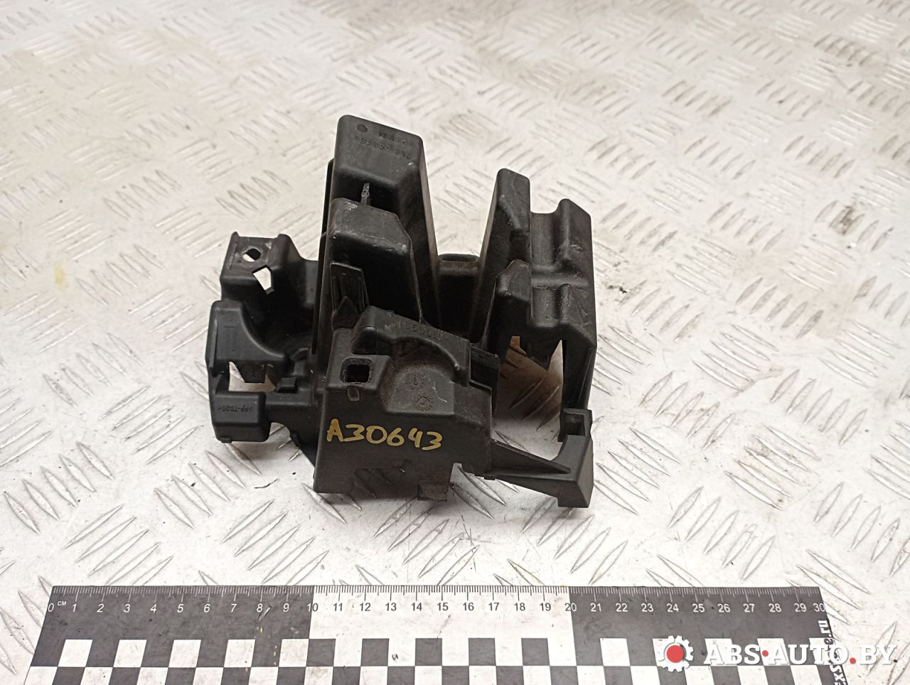 Крепление бампера заднего Citroen C5 2 поколение 2016, 2.0 л., AHW (DW10FC), дизель, АКПП, универсал, 9681048480 - фото №1