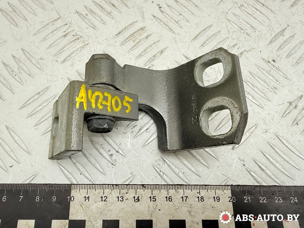 петля двери Jeep Cherokee 5 поколение 2016, 2.0 л., EBT, дизель, АКПП, внедорожник 5 дв., 19795C, 68140737AB - фото №1