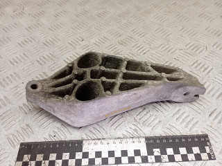 кронштейн КПП Opel Vectra B 1998, 1.6 л., бензин, 90498426