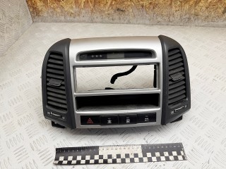 Декоративная накладка центральной консоли Hyundai Santa Fe 2 поколение (CM) 2006, 2.2 л., D4EB, дизель, МКПП, внедорожник 5 дв., 945102B000, 974102B000, 974202B000