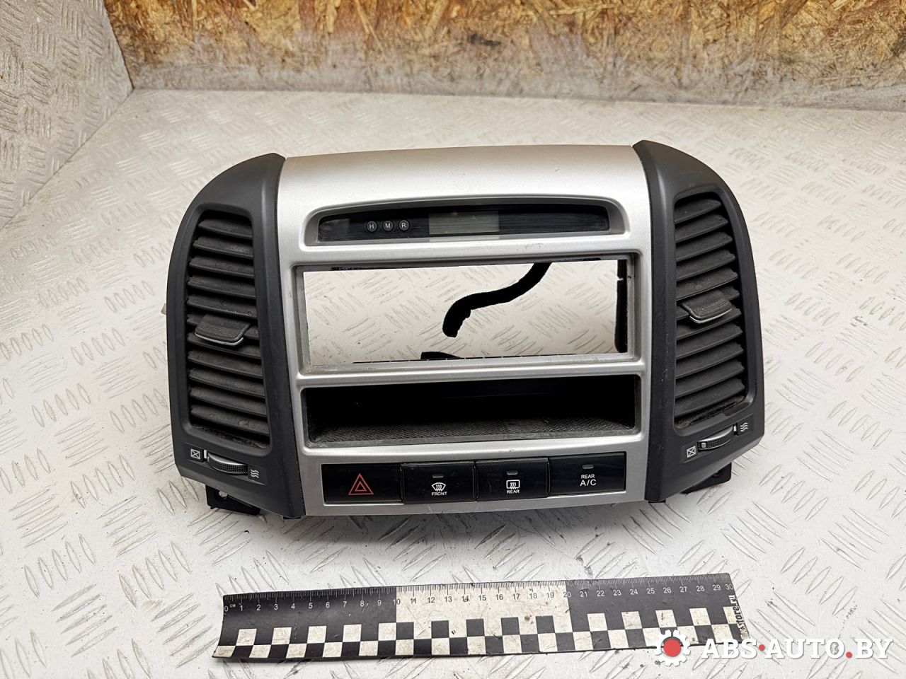 Декоративная накладка центральной консоли Hyundai Santa Fe 2 поколение (CM) 2006, 2.2 л., D4EB, дизель, МКПП, внедорожник 5 дв., 945102B000, 974102B000, 974202B000 - фото №1