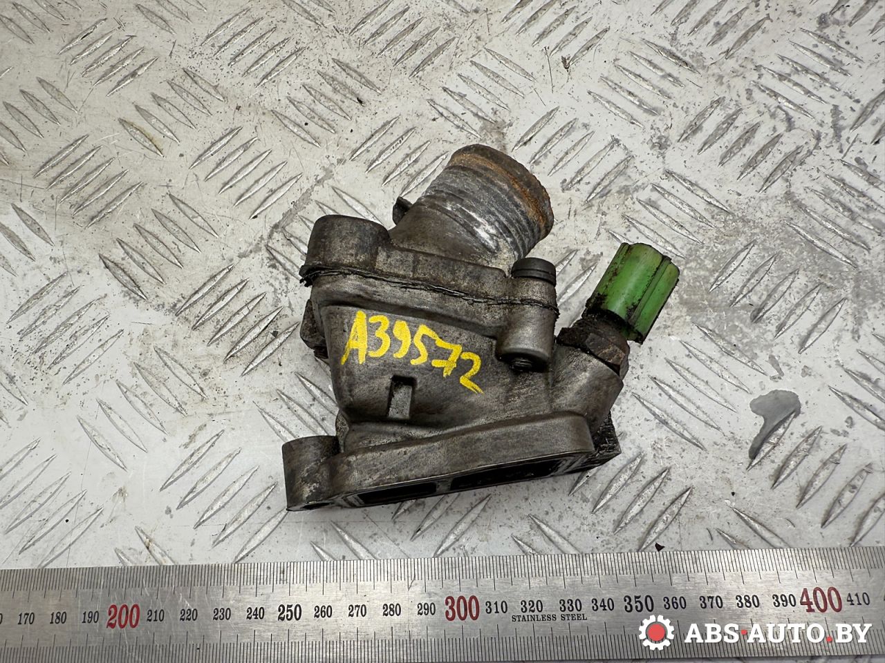 корпус термостата Volvo S60 1 поколение 2003, 2.4 л., дизель, МКПП, седан, 8636954 - фото №1