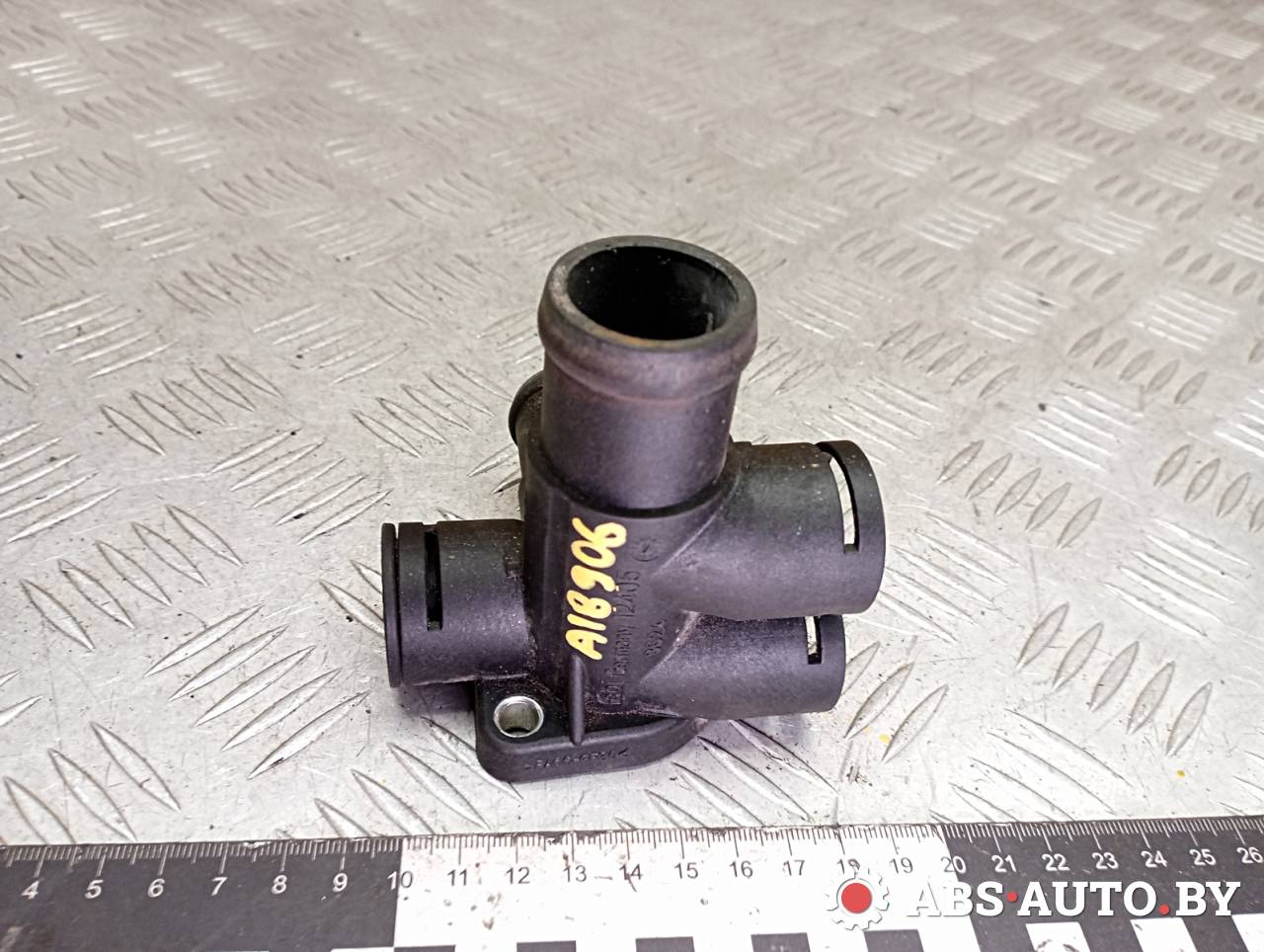 фланец (тройник) системы охлаждения Volkswagen Golf 2 поколение 1992, 1.8 л., бензин, 037121133B, 037121132B, P290015, TVZ1439NF, 12405, 8624 - фото №1