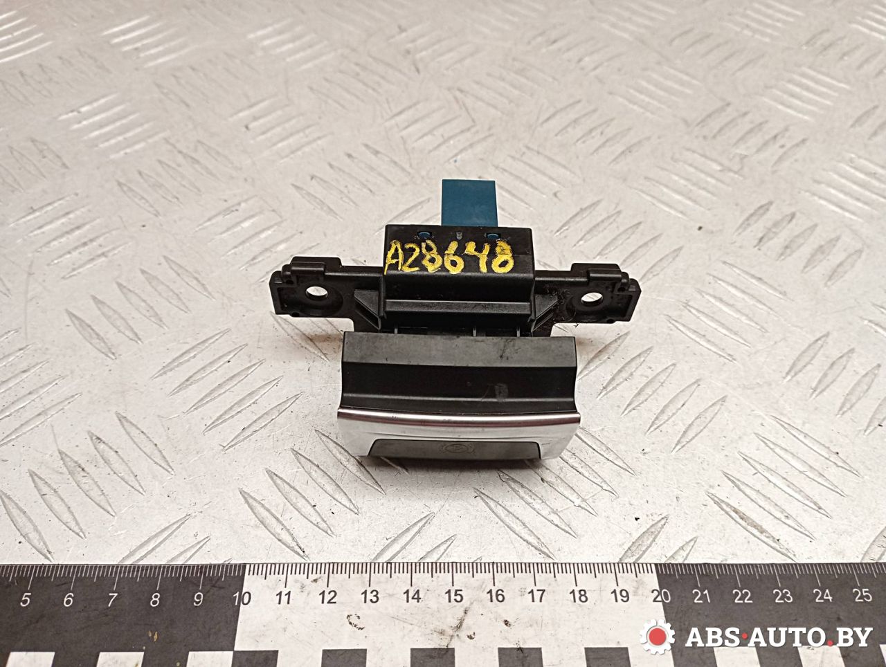 кнопка ручного тормоза (ручника) Peugeot 308 T9 2014, 1.6 л., дизель, МКПП, хетчбэк 5 дв., правый руль, 96785851VV00, 03214260100 - фото №1