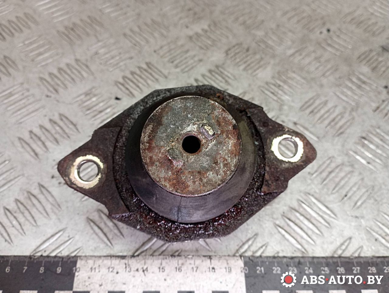 подушка крепления двигателя Volkswagen Golf 2 поколение 1990, 1.6 л., бензин - фото №1