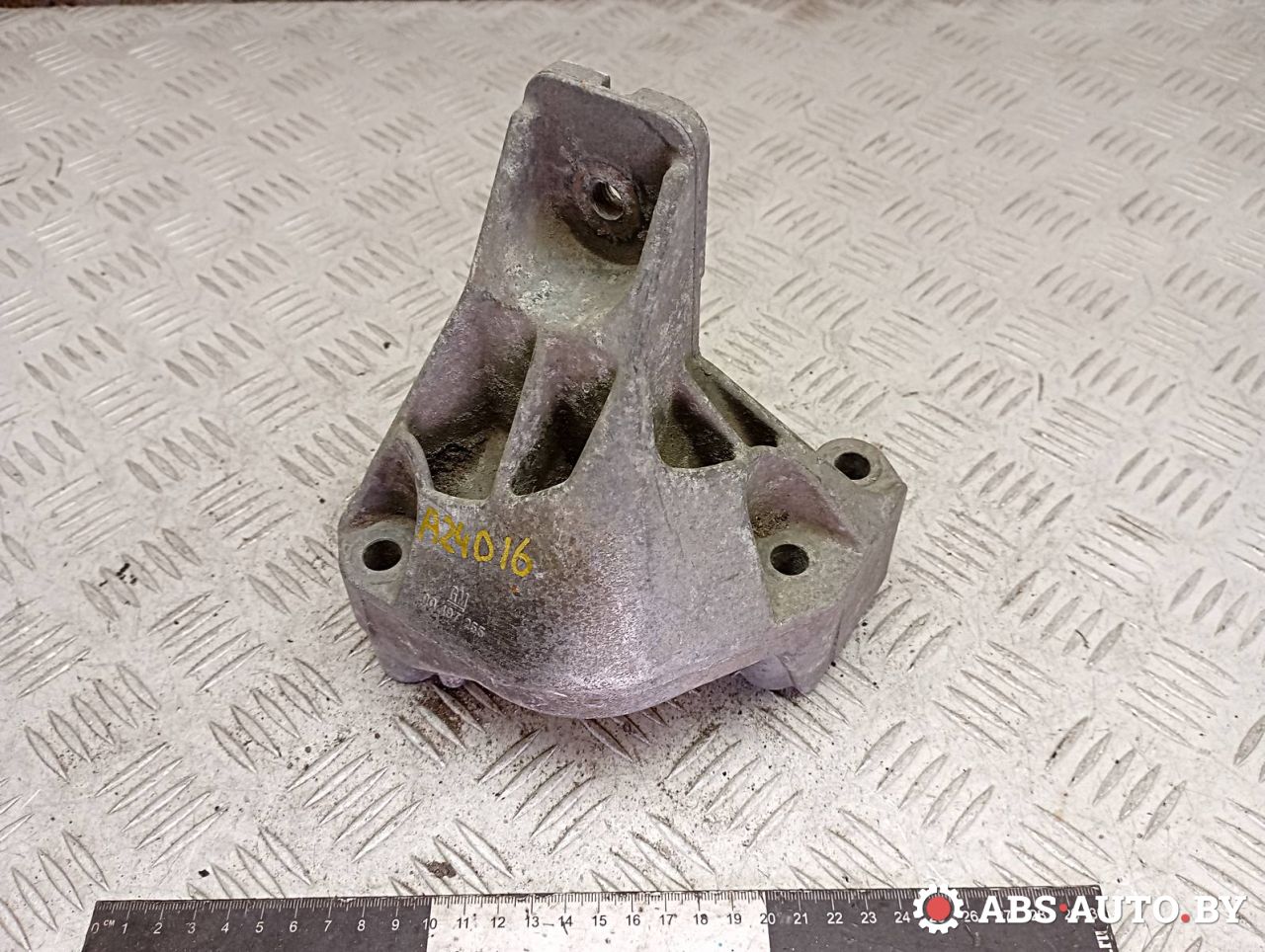 кронштейн двигателя Opel Vectra B 1998, 1.6 л., бензин, 90497255 - фото №1