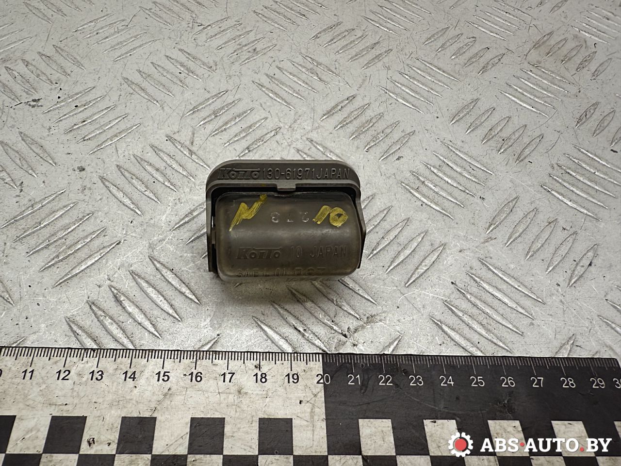 подсветка номера Mazda 6 GG 2003, 2.0 л., бензин, МКПП, правый руль, 13061971 - фото №1