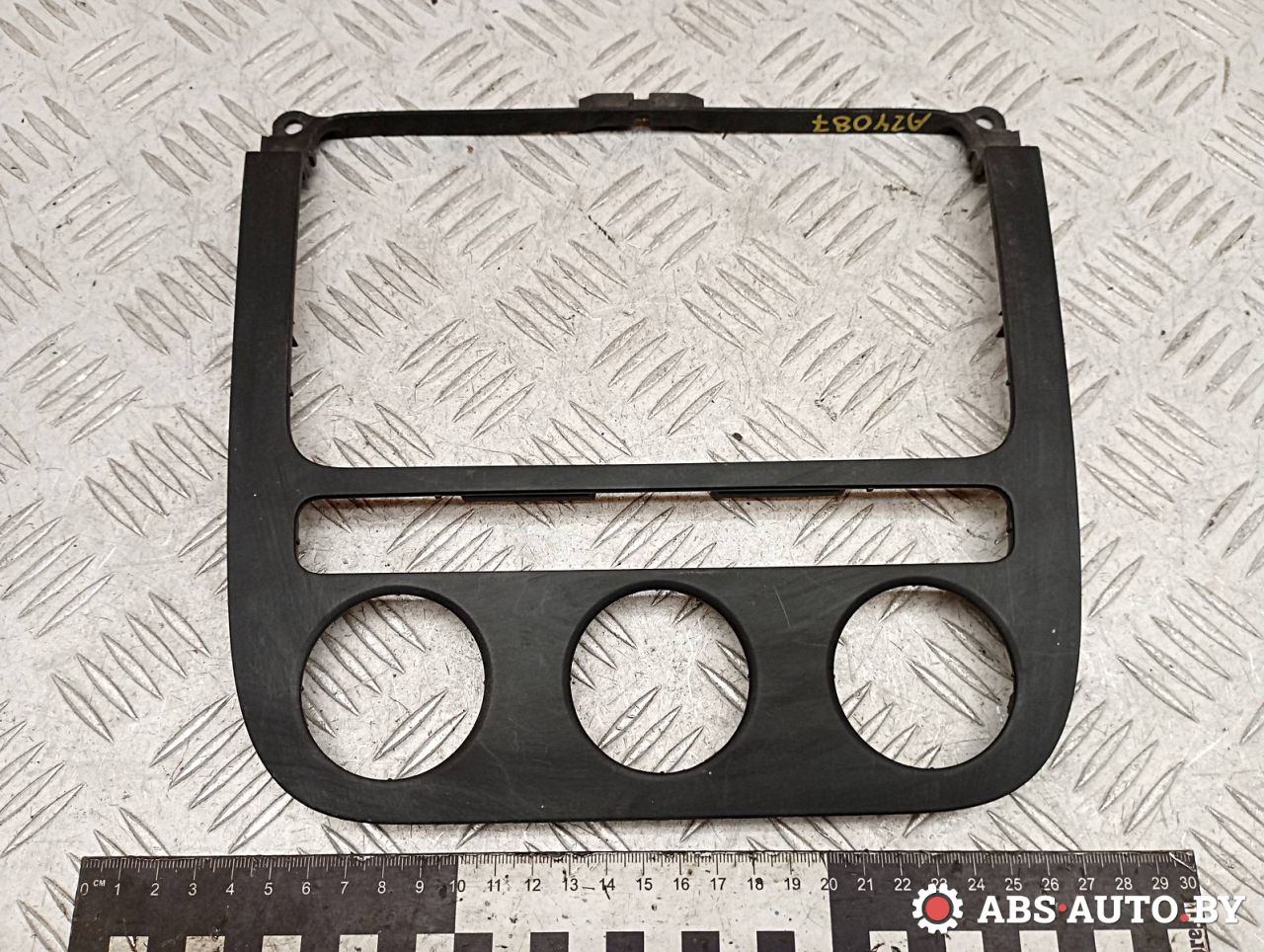 рамка под магнитолу Volkswagen Golf 5 поколение 2005, 1K0858069, 1K0858071E - фото №1