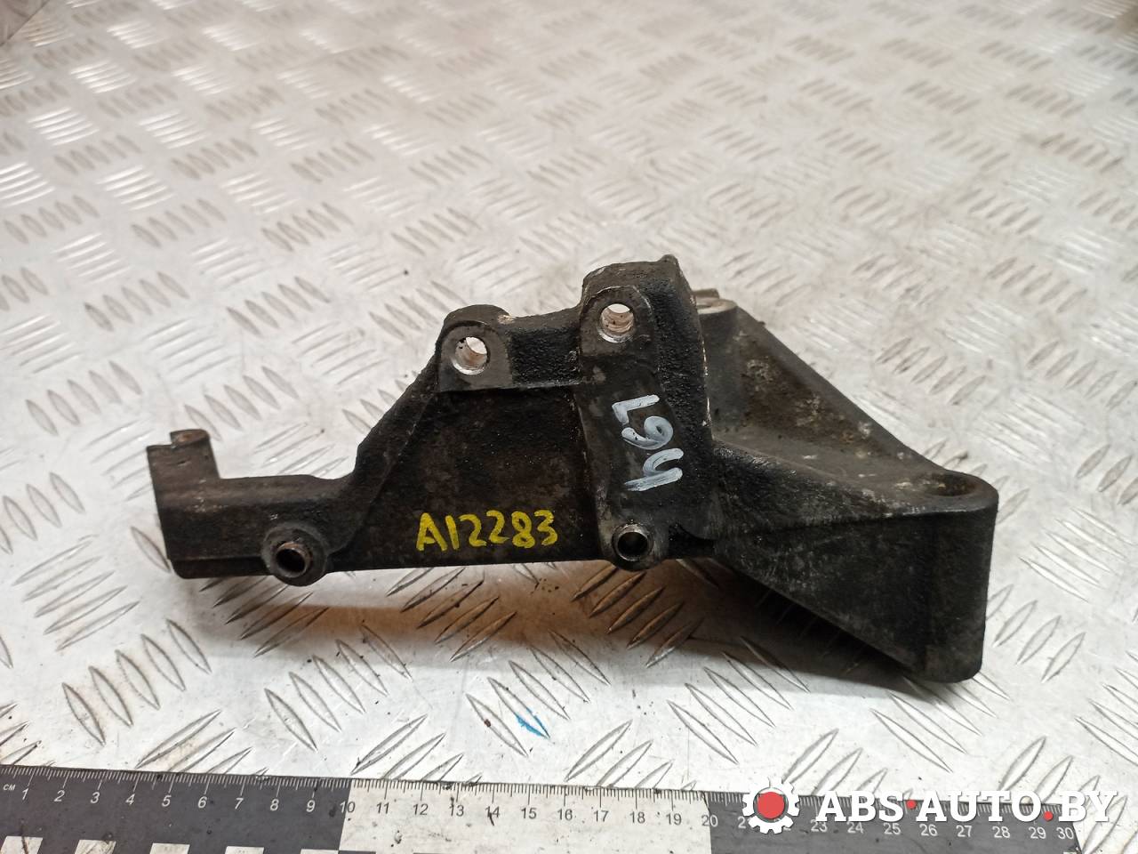 кронштейн генератора Hyundai H-1 Grand Starex 2011, 2.5 л., дизель, МКПП - фото №1