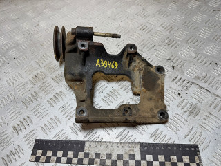 кронштейн компрессора кондиционера Mitsubishi Pajero 3 поколение 2002, 3.2 л., дизель, МКПП, внедорожник 3 дв., полный привод, MR398428, MB918552, MB568934