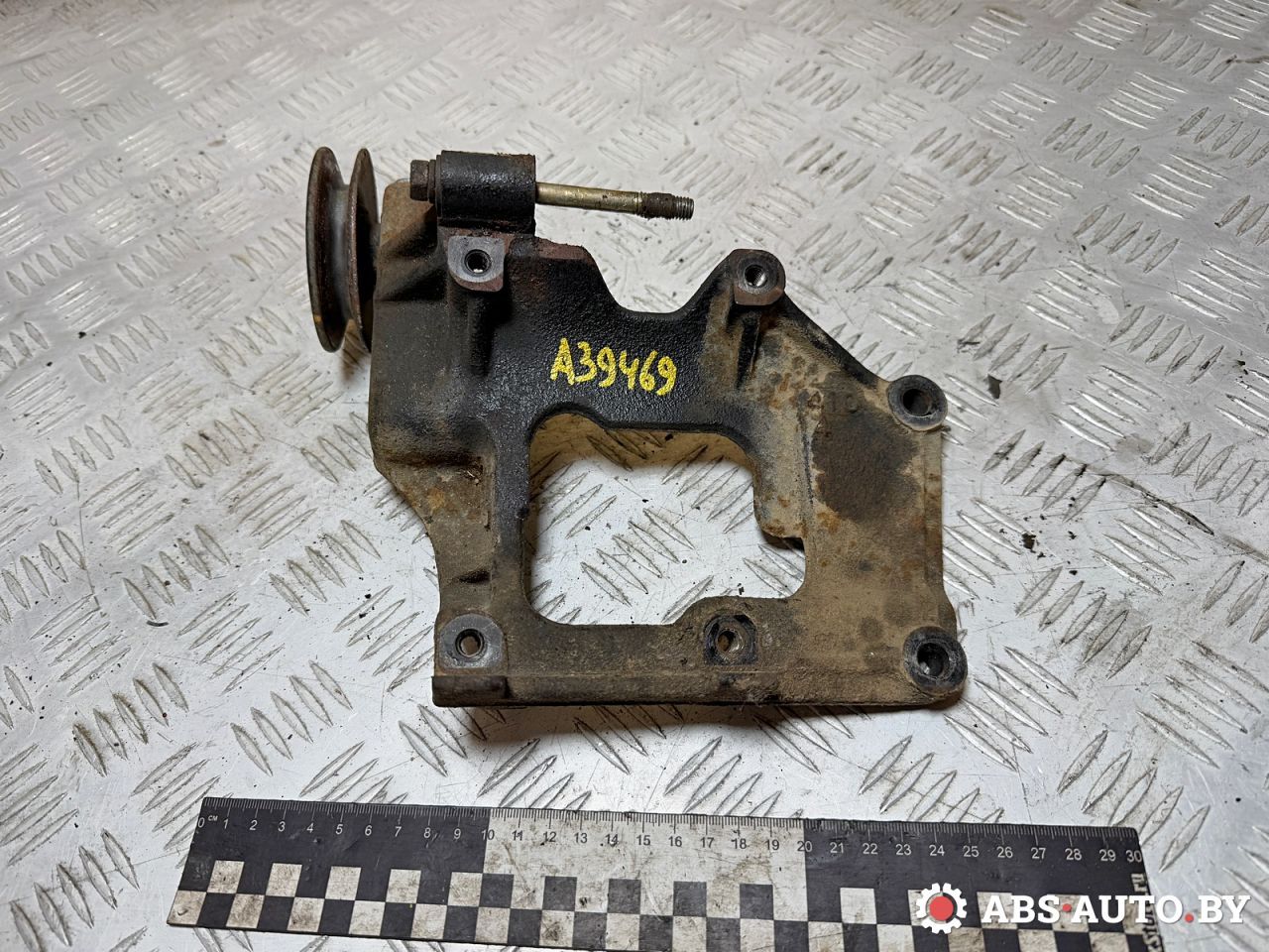 кронштейн компрессора кондиционера Mitsubishi Pajero 3 поколение 2002, 3.2 л., дизель, МКПП, внедорожник 3 дв., полный привод, MR398428, MB918552, MB568934 - фото №1