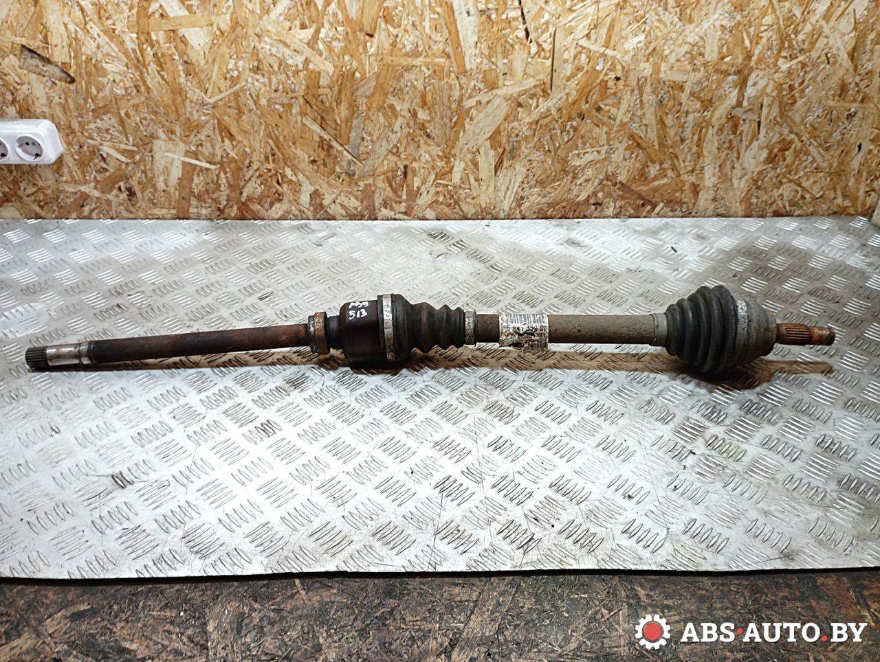 полуось передняя правая (приводной вал, ШРУС) Peugeot 3008 1 поколение 2012, 1.6 л., дизель, робот, передний привод, правый руль, 9684135480 - фото №1