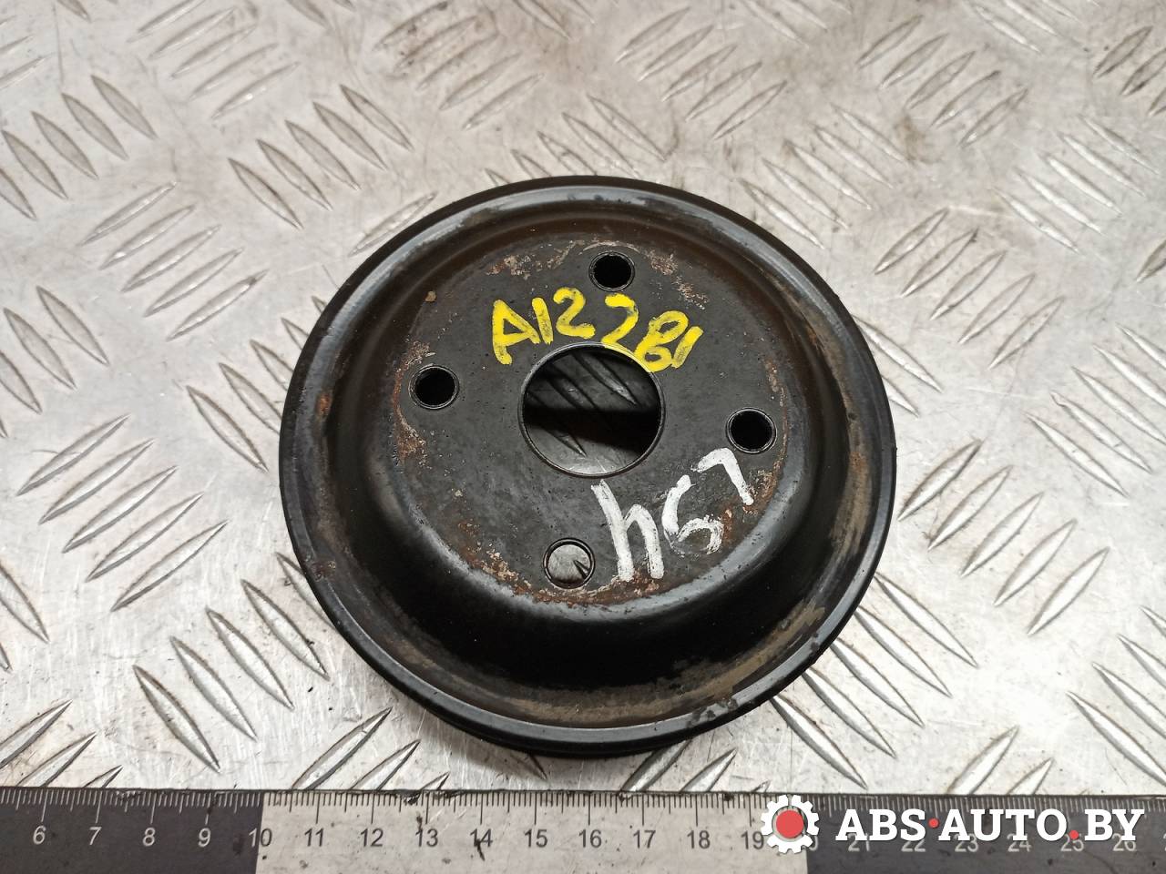 шкив помпы Hyundai H-1 Grand Starex 2011, 2.5 л., дизель, МКПП - фото №1