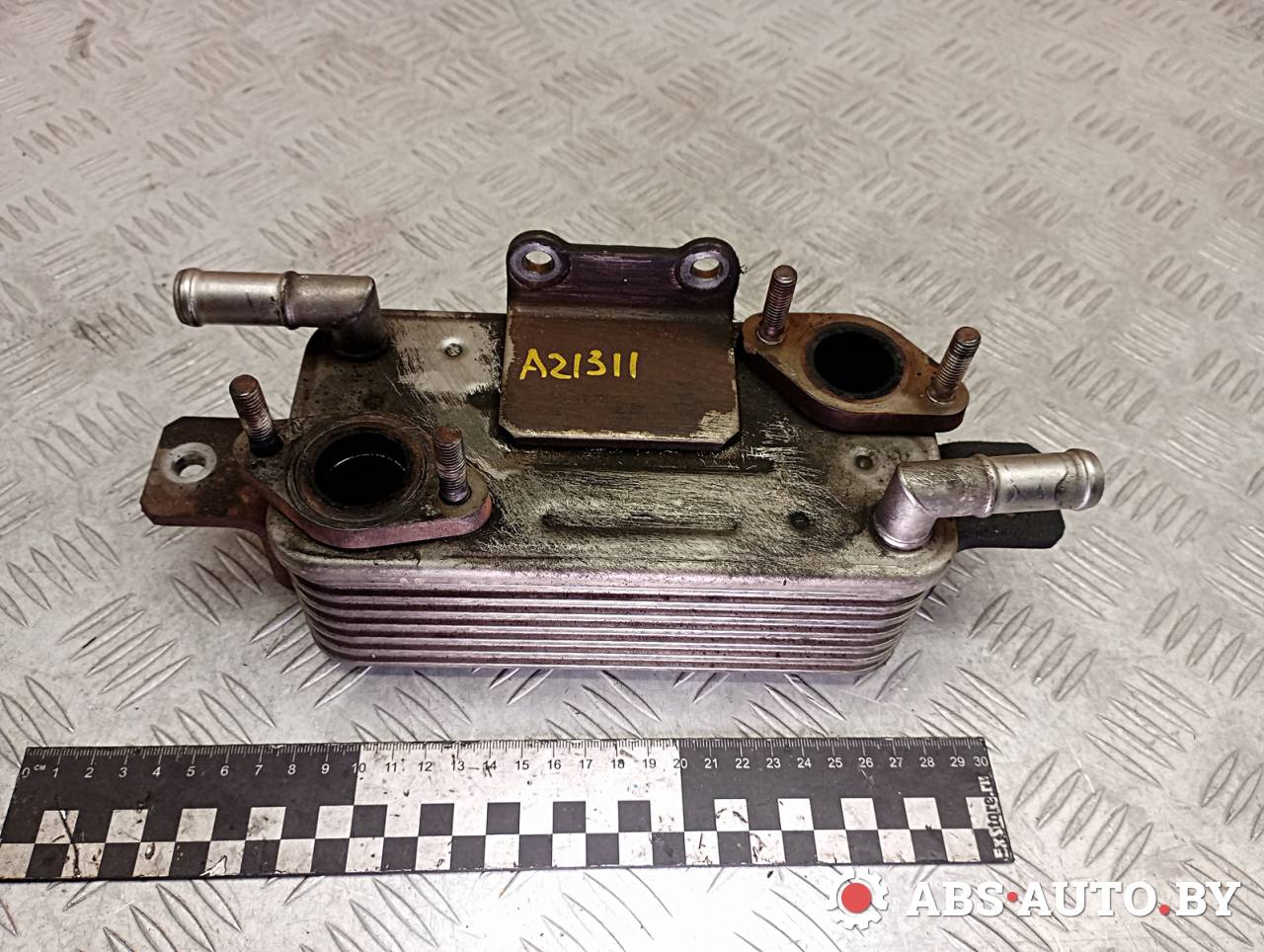 теплообменник масляного фильтра Mitsubishi Pajero 3 поколение 2002, 3.2 л., дизель, МКПП, внедорожник 3 дв., ME190220 - фото №1