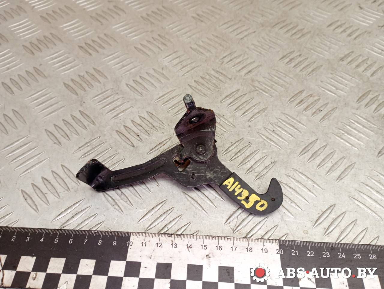 ручка открывания капота Kia Sorento 2 поколение 2010, 2.2 л., дизель, МКПП, полный привод, правый руль - фото №1