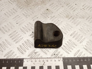 отбойник капота Volkswagen Passat B6 2007, 2.0 л., дизель, АКПП, универсал, 3C0823428