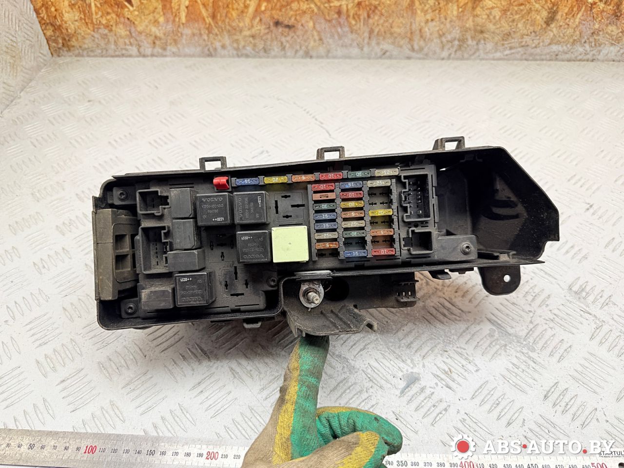 блок предохранителей Volvo S60 1 поколение 2003, 2.4 л., дизель, МКПП, седан, 9494210, 8637841 - фото №1