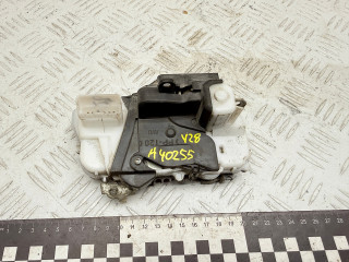 замок двери передней правой Citroen C5 1 поколение [рестайлинг] 2006, 2.0 л., RFJ (EW10A), бензин, МКПП, хетчбэк 5 дв., 9136K0