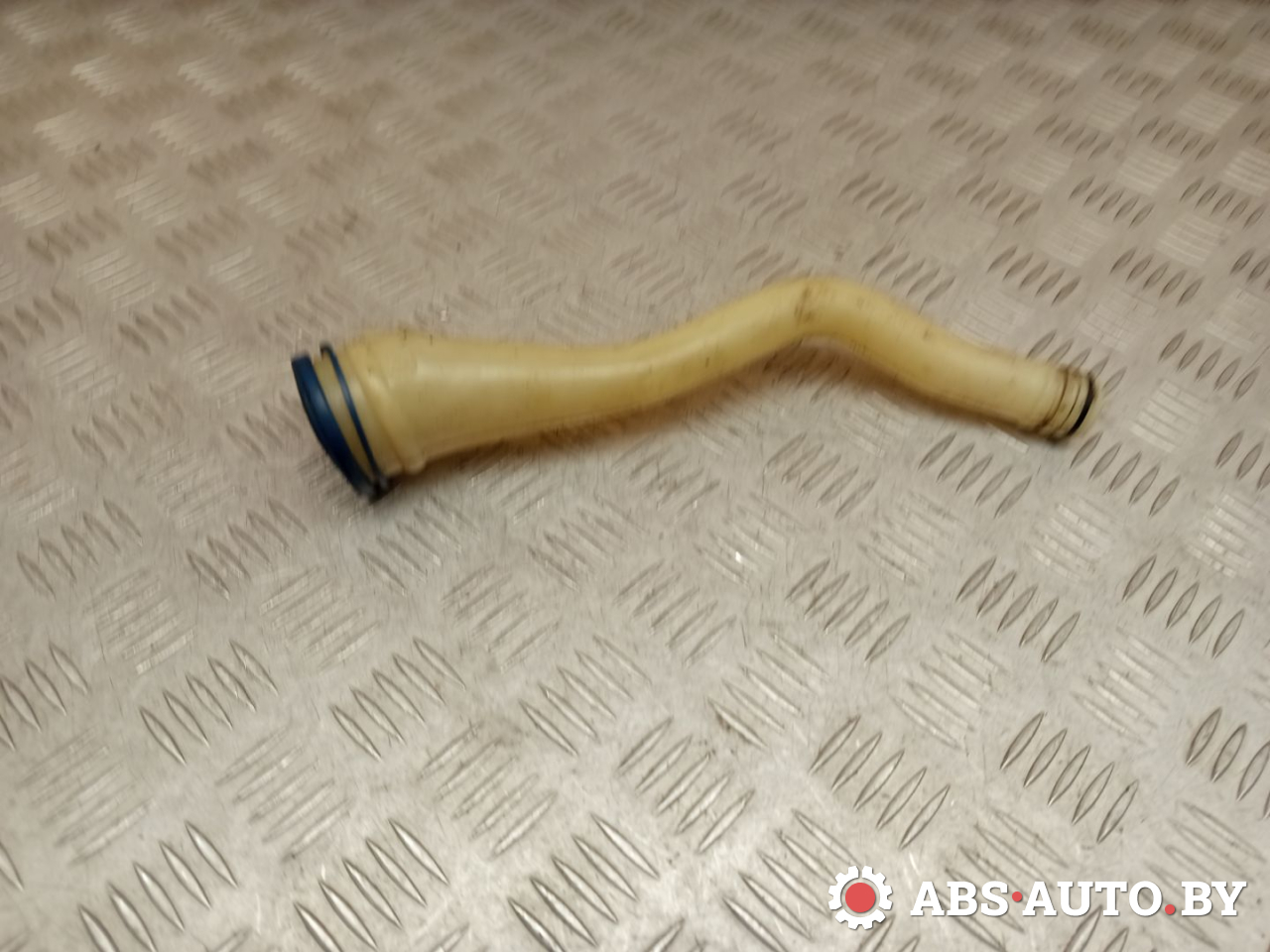 горловина бачка омывателя Volvo XC90 1 поколение 2005, 2.4 л., D 5244 T, дизель, АКПП, внедорожник 5 дв., полный подключаемый привод, правый руль, 30663278 - фото №1