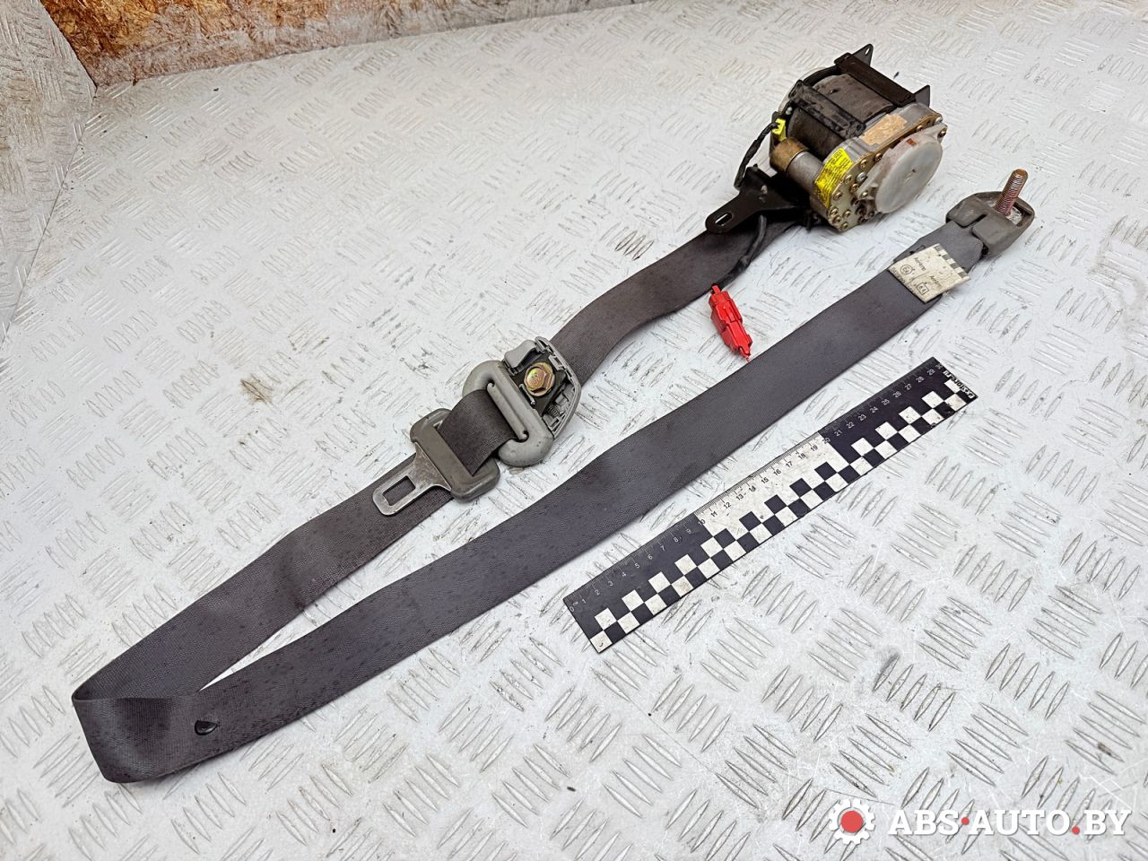 ремень безопасности Mitsubishi Pajero 3 поколение 2002, 3.2 л., дизель, МКПП, внедорожник 3 дв., TKAB2EN233 - фото №1