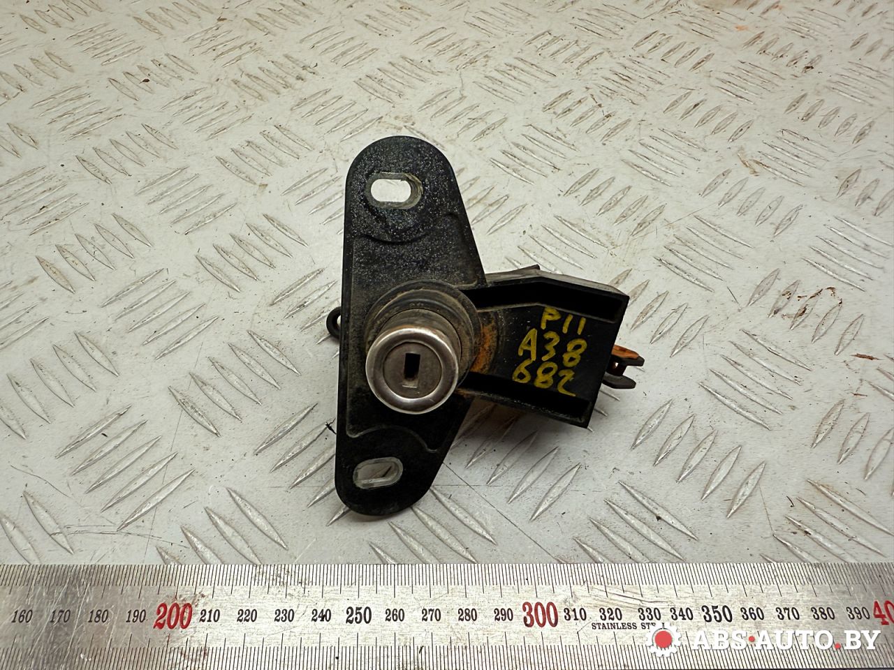 кнопка открытия багажника Opel Vectra B 1997, 2.0 л., Y 20 DTL, дизель, МКПП, 90464985 - фото №1