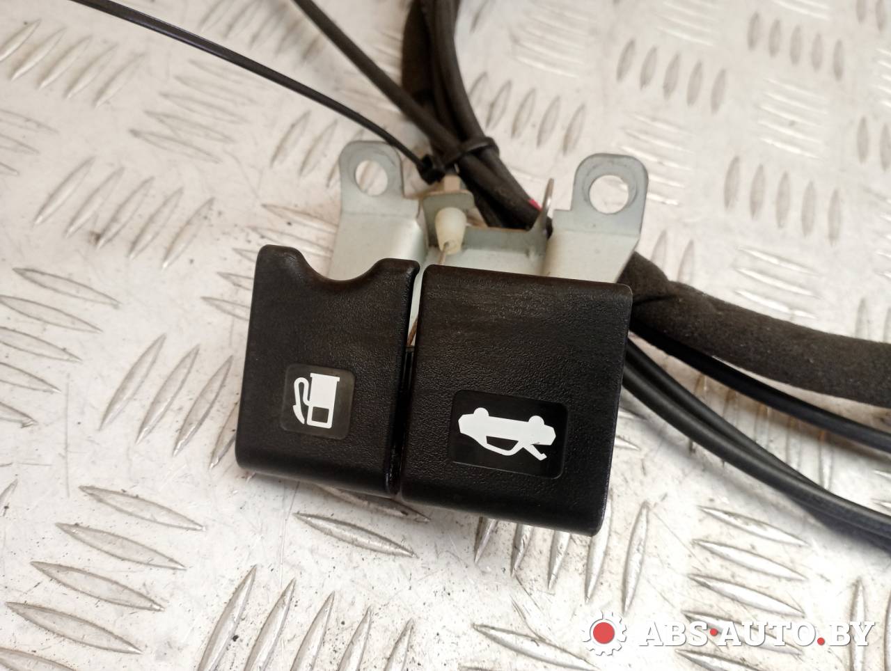 кнопка открытия лючка топливного бака Nissan X-Trail T32 2014, 1.6 л., R9M, дизель, МКПП, полный подключаемый привод, правый руль - фото №1