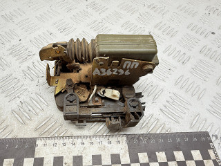 замок двери передней правой Renault Scenic 1 поколение 1997, 2.0 л., F3R 796, бензин, МКПП, 7701469181