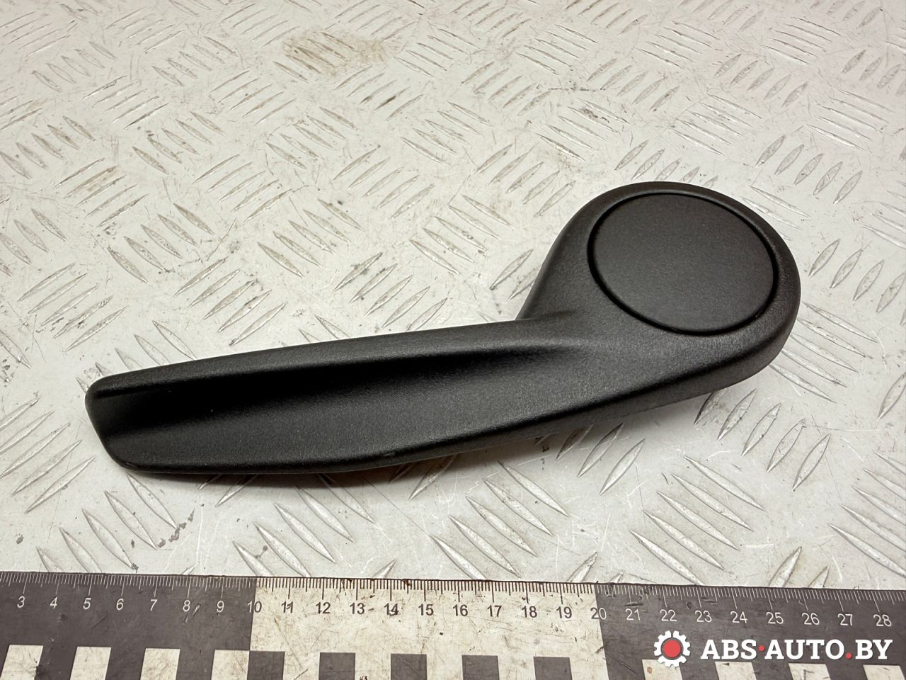 ручка регулировки сиденья Jeep Cherokee 5 поколение 2016, 2.0 л., EBT, дизель, АКПП, внедорожник 5 дв., 1YA24TRMAA - фото №1