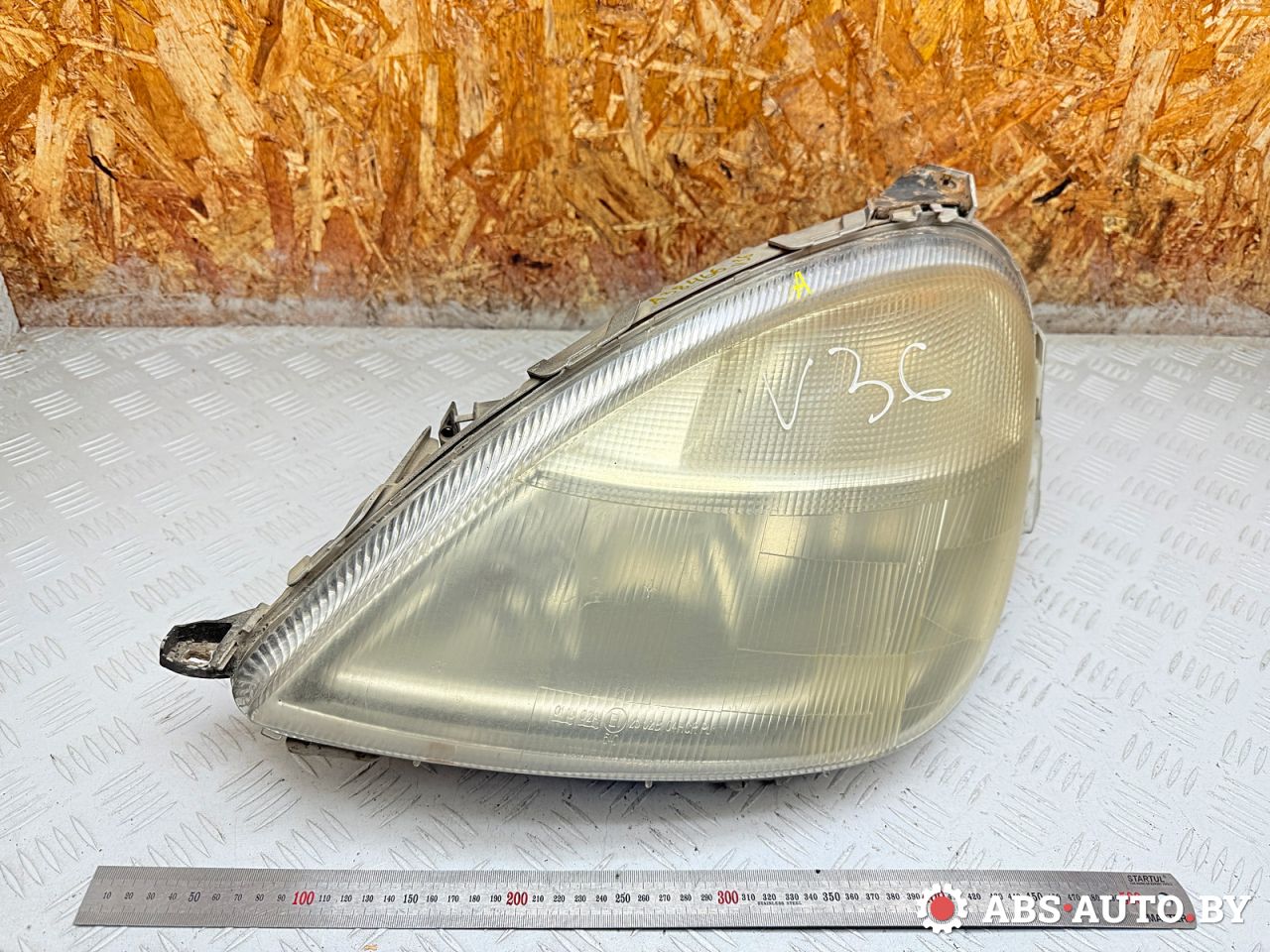 фара левая Mercedes-Benz A W168 1 поколение (1997-2001) 2000, 1.7 л., OM 668.940, дизель, АКПП, хетчбэк 5 дв., передний привод, 0301152201, A1688200161, 1305235342 - фото №1