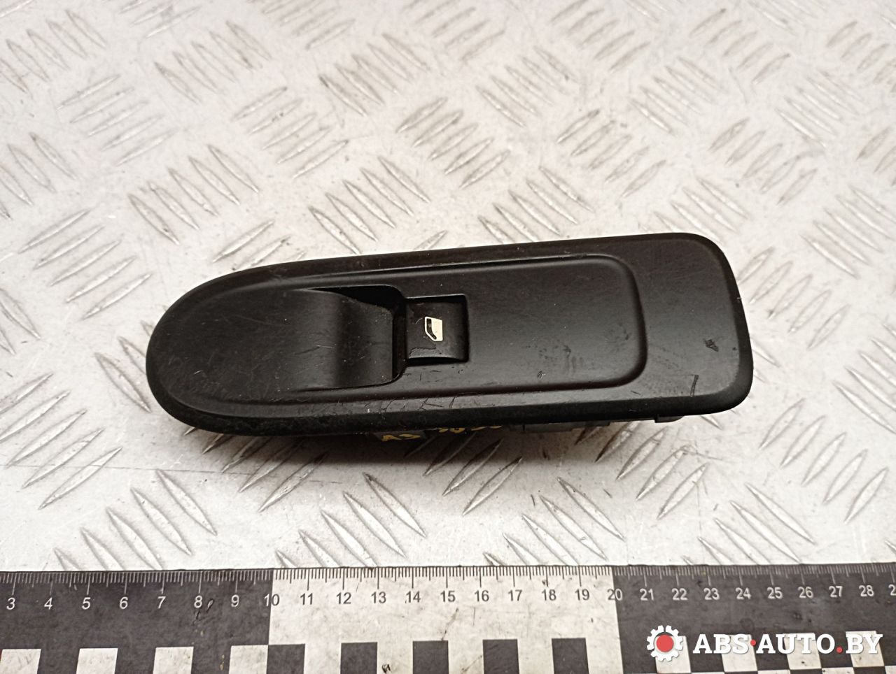 кнопка стеклоподъемника двери Peugeot 308 T7 2010, 2.0 л., RHR (DW10BTED4), дизель, МКПП, универсал, 53269801, 96565184XT - фото №1