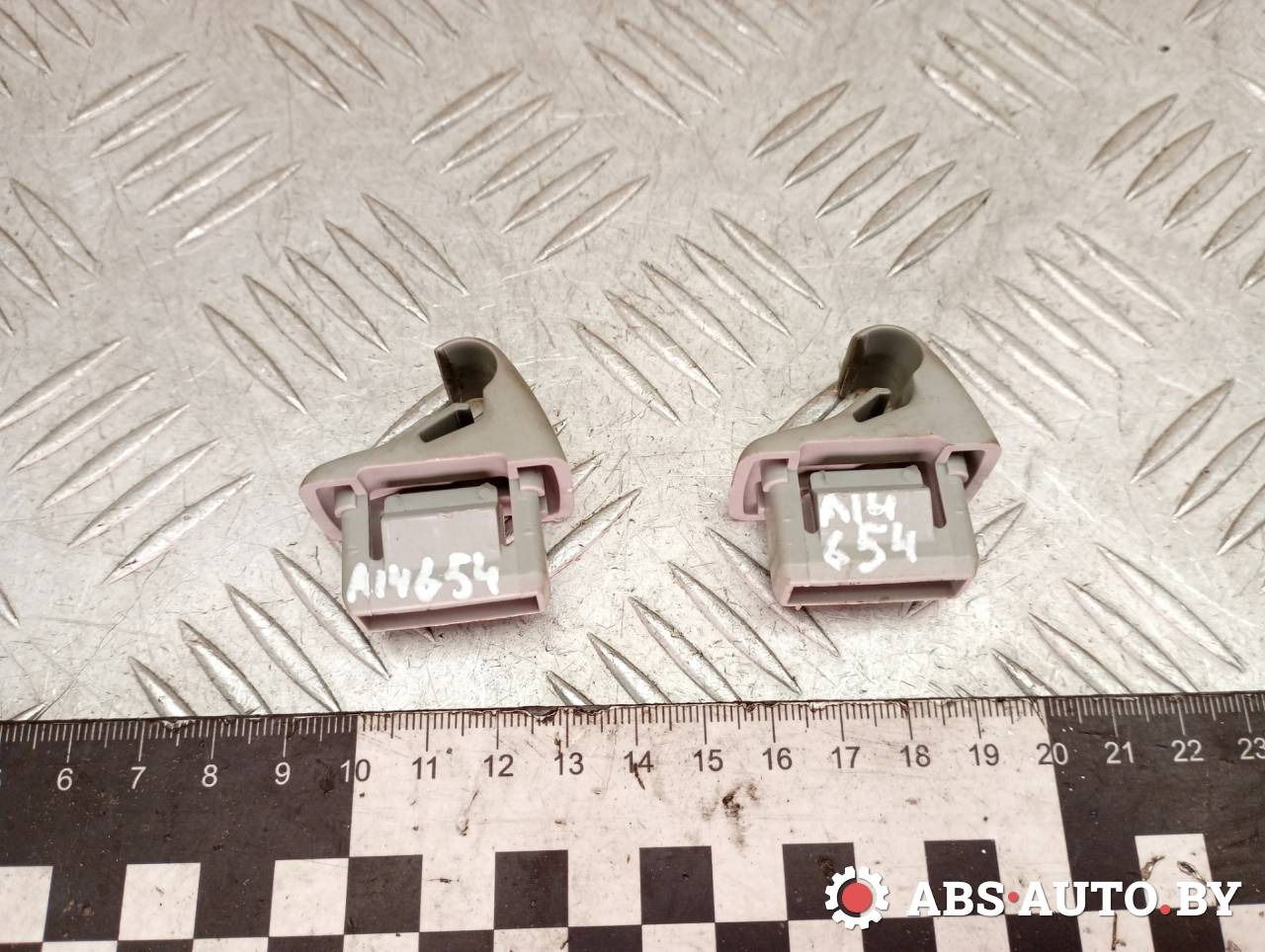 Крепление (крючок) солнцезащитного козырька Peugeot 4007 1 поколение 2009, 2.2 л., дизель, МКПП, полный подключаемый привод, правый руль - фото №1