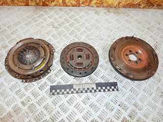 комплект сцепления Volkswagen Polo 3 поколение 1999, 1.0 л., бензин, 052141025M, 031141031M, 031105270A