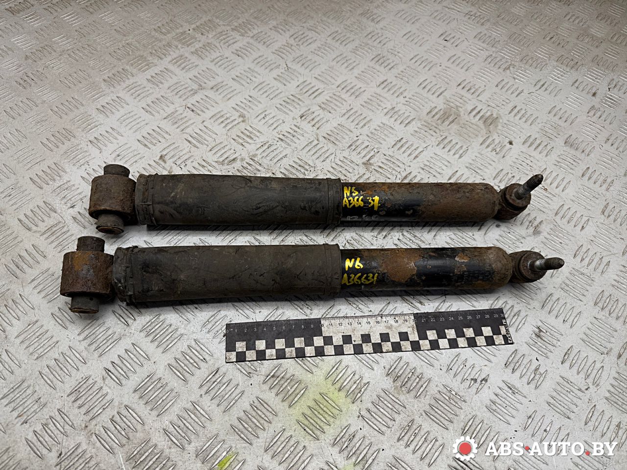амортизатор задний Renault Megane 3 поколение 2010, 1.5 л., K9K J 836, дизель, МКПП, хетчбэк 3 дв., правый руль, 562108685R, 562100026R, 562100035R, 562104554R, 562108593R, WAA1373AA, WAA1373SF, 344703, 12130524 - фото №1