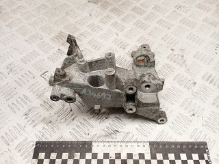 кронштейн генератора Citroen C4 Picasso 1 поколение 2011, 1.6 л., 9HR (DV6C), дизель, МКПП, правый руль, 9684613880