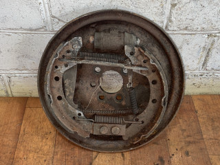 защитный кожух тормозного механизма Volkswagen Golf 3 поколение 1995