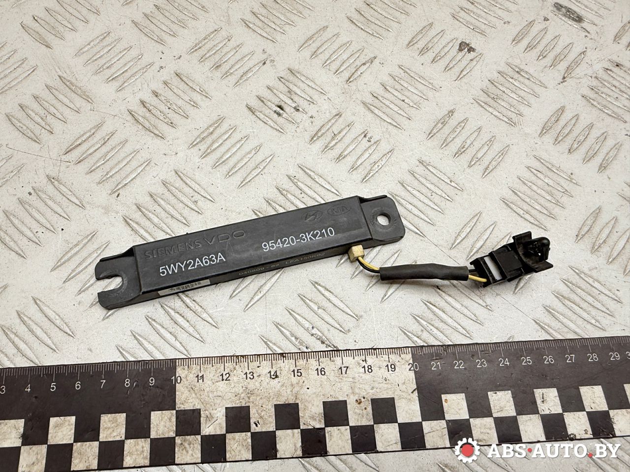 усилитель антенны Kia Sorento 2 поколение 2011, 2.2 л., дизель, АКПП, 954203K210, 5WY2A63A, LFA150K02 - фото №1