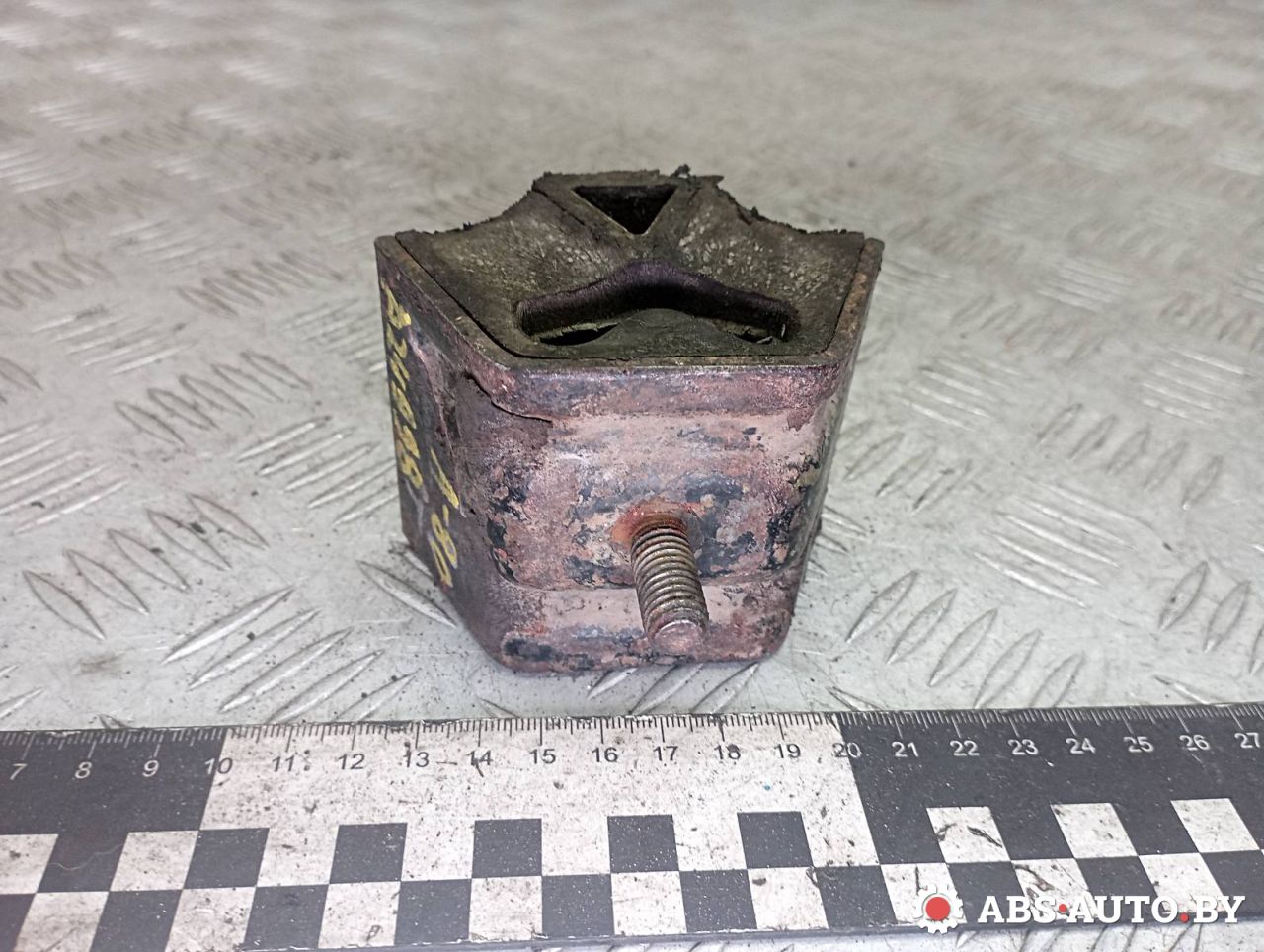 подушка крепления двигателя Audi 80 B3 1990, 2.0 л., бензин, 823199381B, 823199381C - фото №1