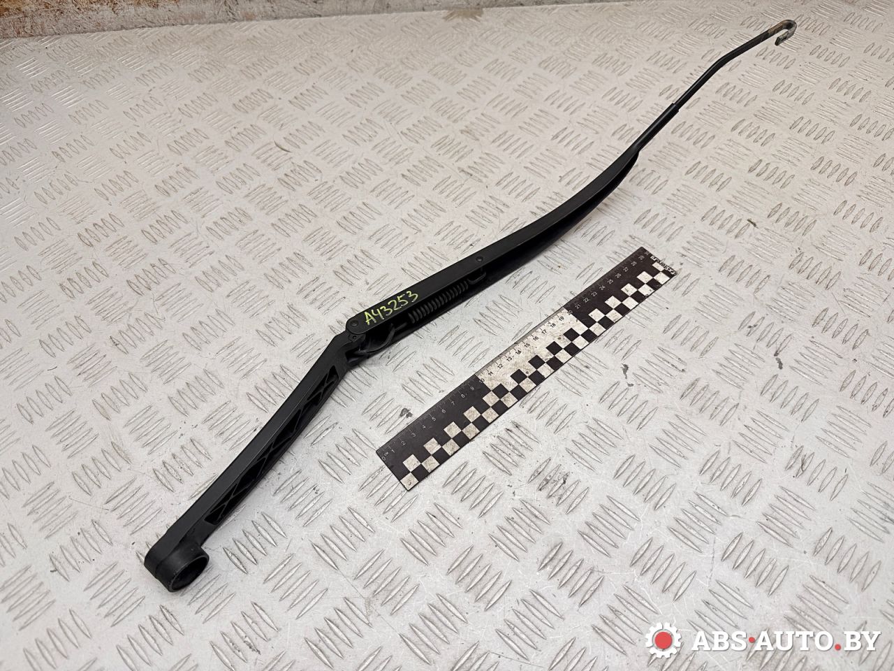 щеткодержатель (поводок стеклоочистителя, дворник) Kia Sorento 2 поколение 2011, 2.2 л., дизель, АКПП - фото №1