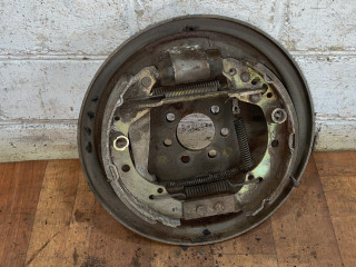 защитный кожух тормозного механизма Volkswagen Golf 3 поколение 1995